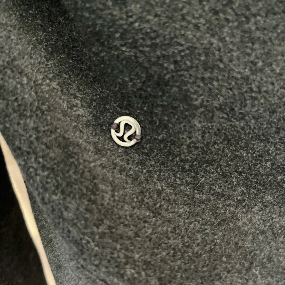 Lululemon Cozy Black Fleece - Picture 4 of 4